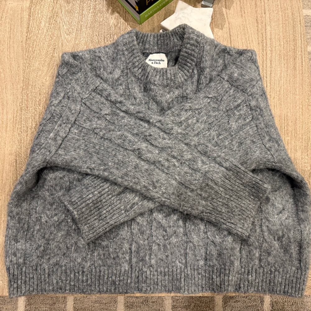 Abercrombie & Fitch Gray Crewneck Sweater